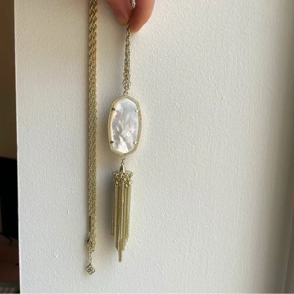 Kendra Scott Rayne Necklace in Ivory Pearl - Picture 5 of 10